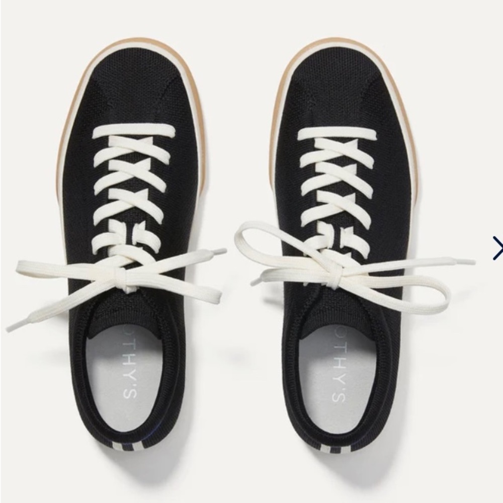 Black lace up Rothy’s almost brand new